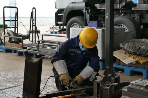 石化机械人 岗位建功庆五一 匠心筑梦石油化工新篇章